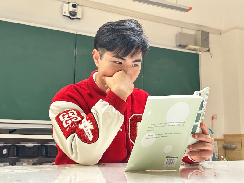 9閆正.jpg